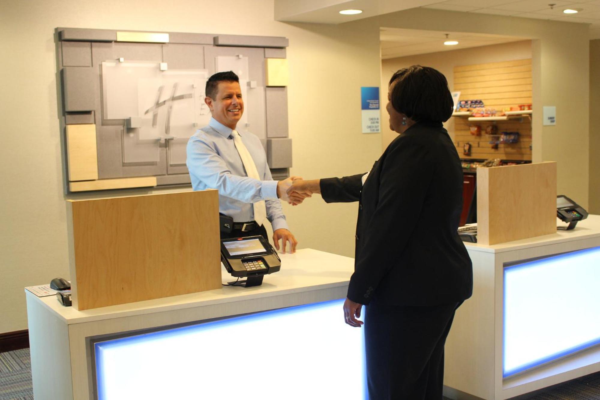 Holiday Inn Express & Suites Mobile West I-10 By Ihg Tillmans Corner Exterior foto